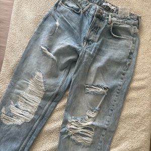 Zara ripped jeans | Light wash denim pants, Zara boyfriend Jeans